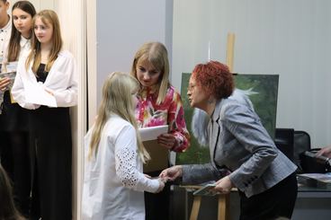 Inscenizacja z udziałem uczniów wieluńskich szkół w Bibliotece Miejskiej - dotyczyła Nagrody Nobla